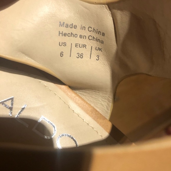 Women’s Cute Chunky Heel Sandal - Picture 6 of 8